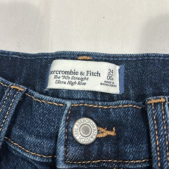 Abercrombie 90’s Straight Ultra High Rise Jeans - Picture 4 of 5